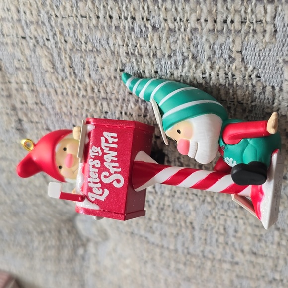 HALLMARK DISNEY KEEPSAKE LETTERS TO SANTA CHRISTMAS TREE ORNAMENT - Picture 9 of 12